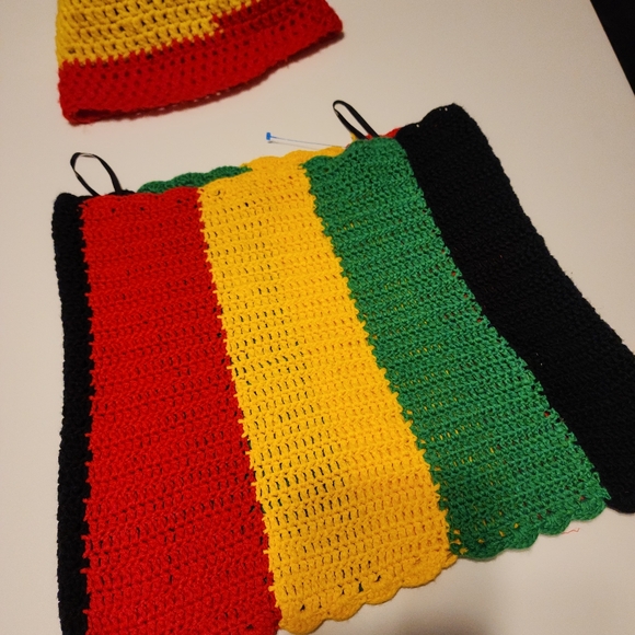 Women's top and hat combo - Picture 12 of 13